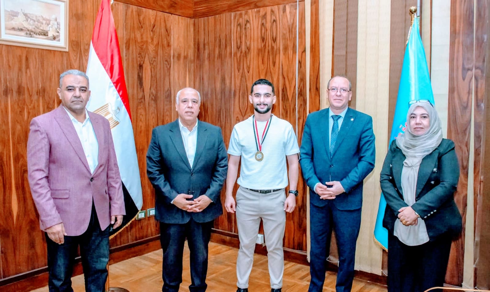نائب رئيس الجامعة لشئون التعليم والطلاب يكرم الفائزين بنوعية طنطا خلال انعقاد لجنة القطاع بالجامعة